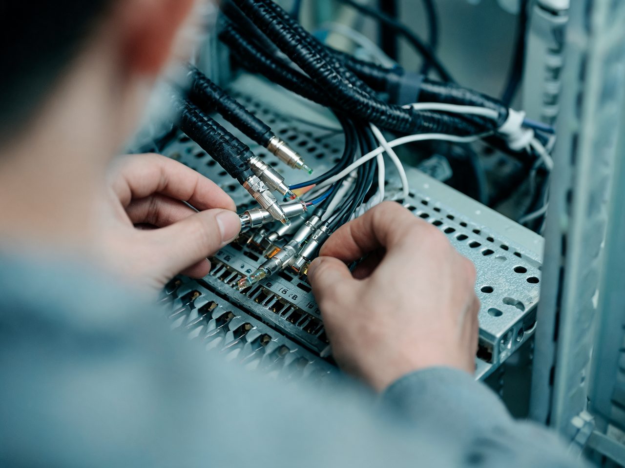 Réunions hybrides : comment inclure les absents sans… — Commfacile Conseils à Angers